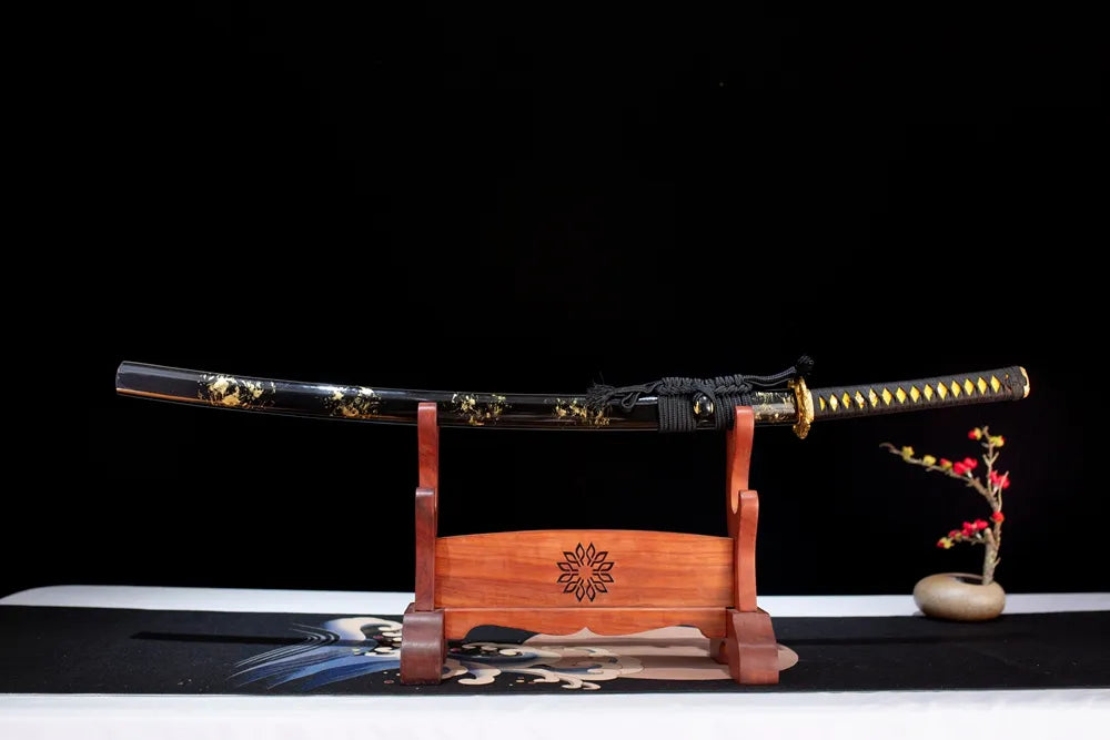 Horizontal laid closed jet‑black scattered‑gold‑raven‑plume Spray‑Kogarasu‑Maru‑Katana scabbard flat table‑top front display