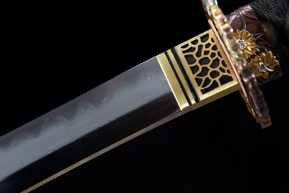 Upper blade closeup neat gunome wave hamon near plain brass habaki