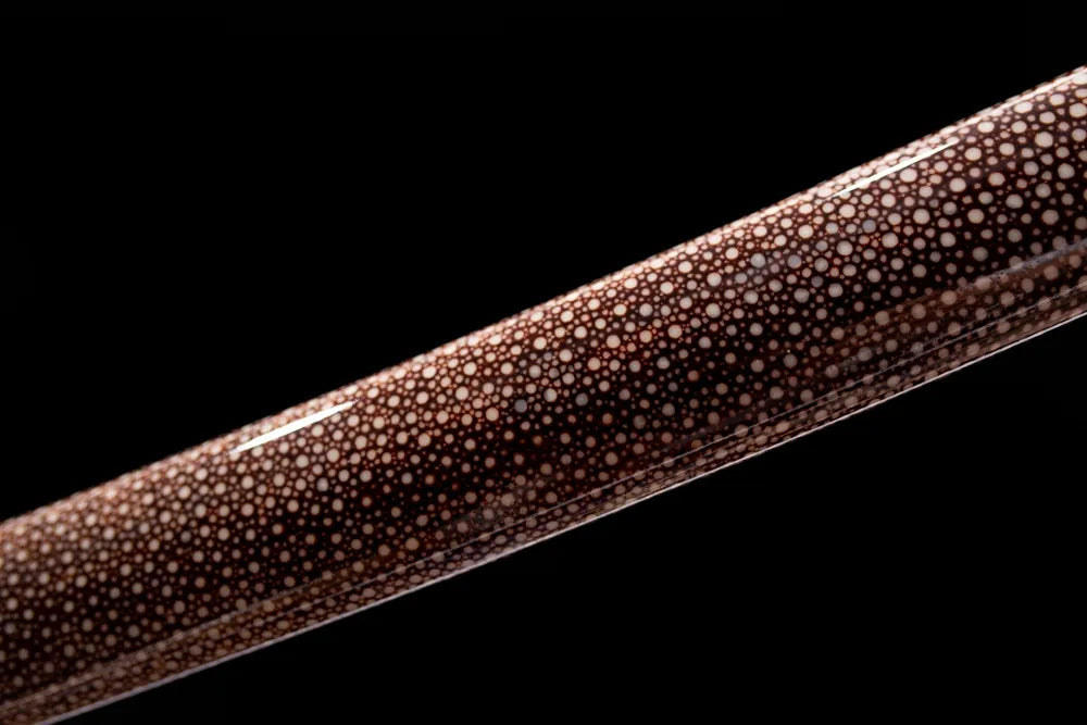 Mid natural pearl dotted ray skin sheath texture
