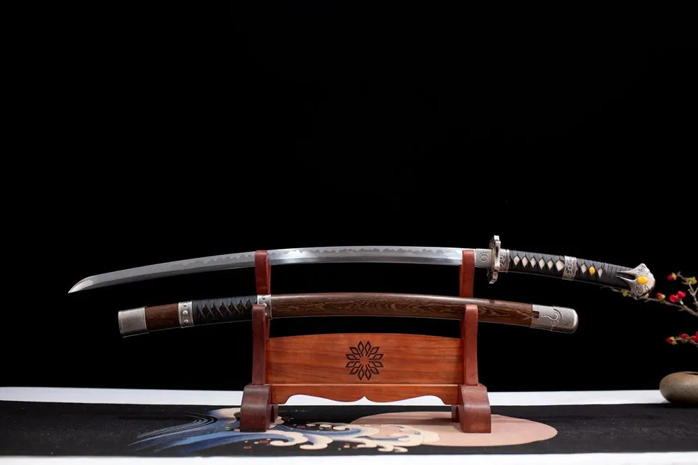 Flat display fully drawn T10 choji clay tempered ninja blade