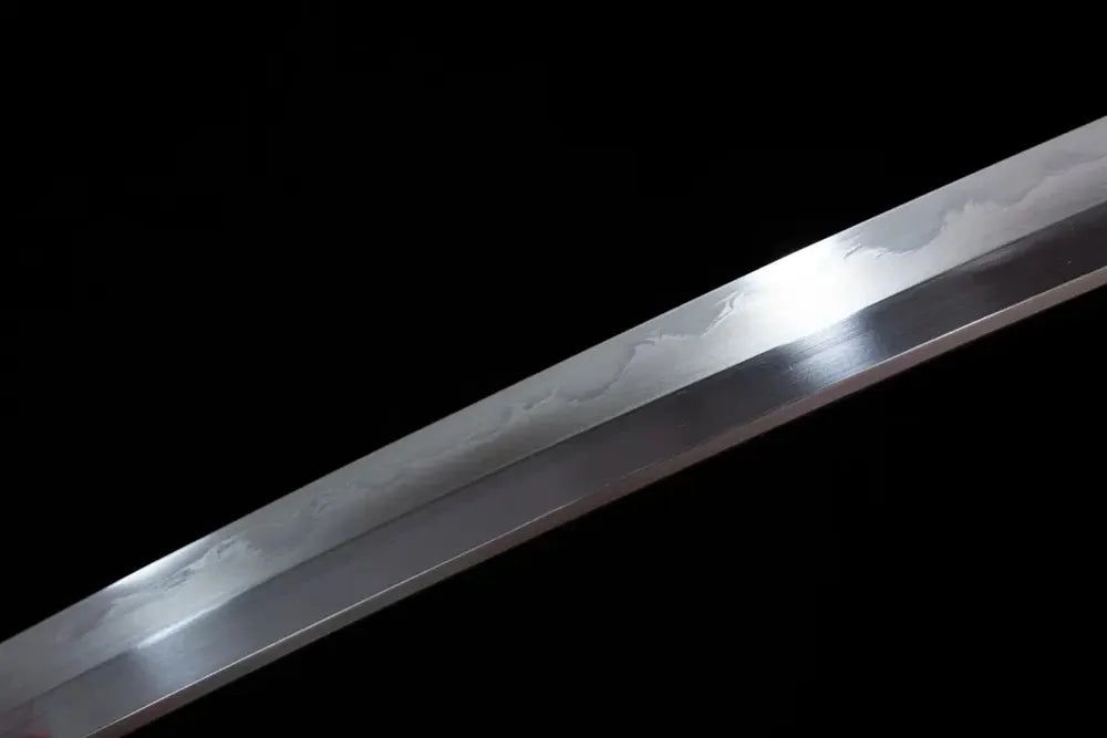 Mid‑section notare‑midare four‑leaf‑clover‑auspicious‑cloud‑flow‑pattern hamon steel tachi blade surface close‑up shot