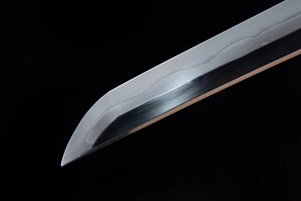 Kissaki chumaru tip closeup clear notare hamon factory sharp edge