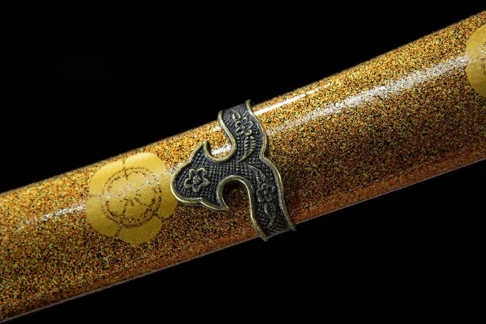 Mid saya detail gold mica glitter lacquer clan crest wood grain texture