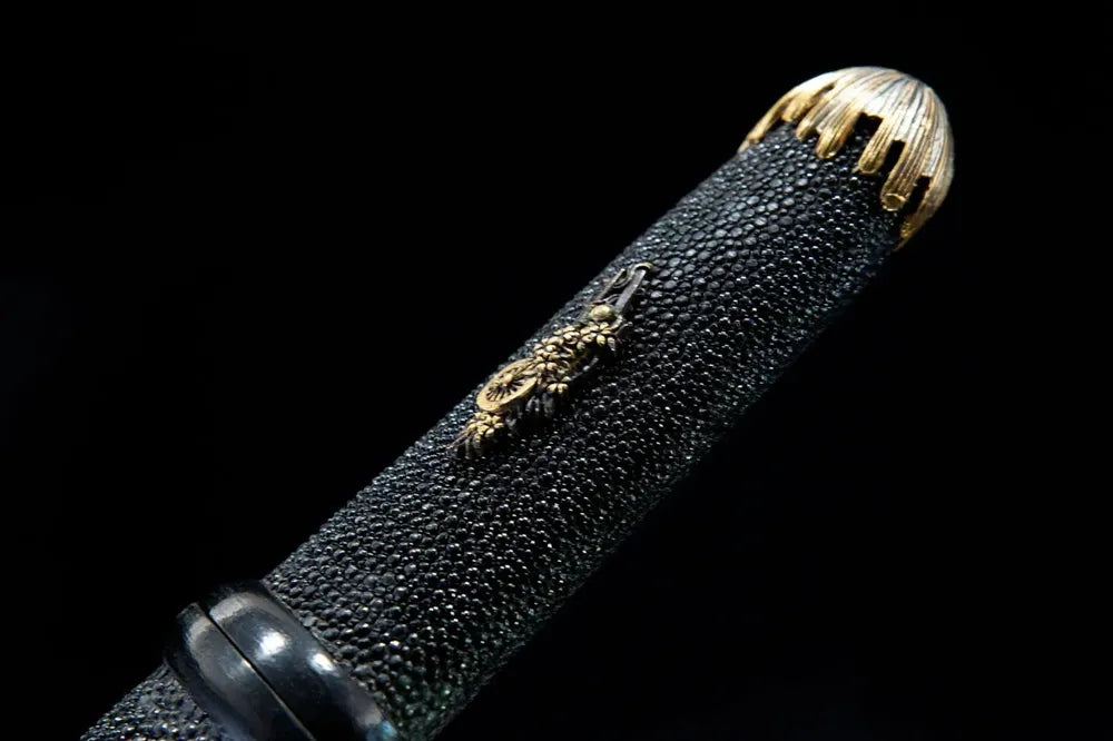 Full ray skin wrapped tsuka side shot