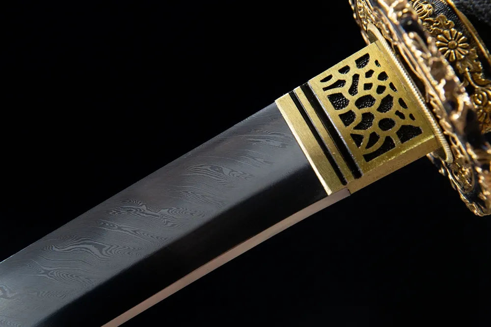 Upper blade closeup delicate layered folded damascus grain near golden hollow habaki