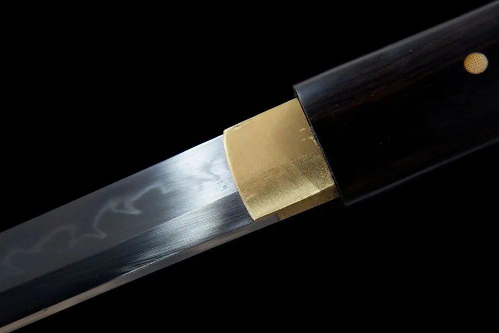 Upper etched blade surface close-up