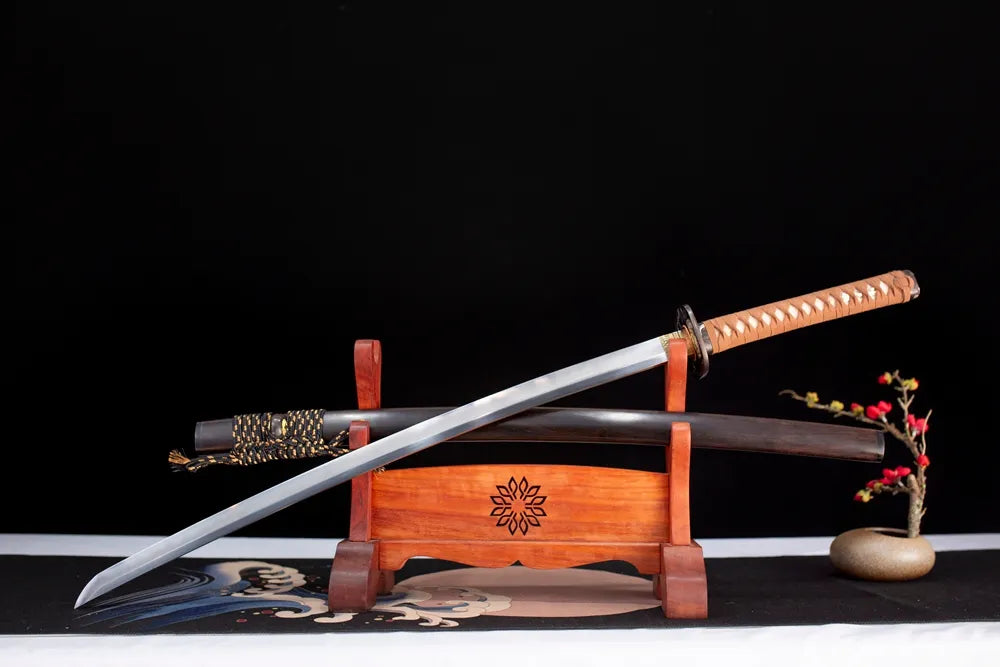 Slanted upright drawn Dao‑Yin‑Katana dao‑yin‑hermit‑zen‑art katana wooden shelf front perspective