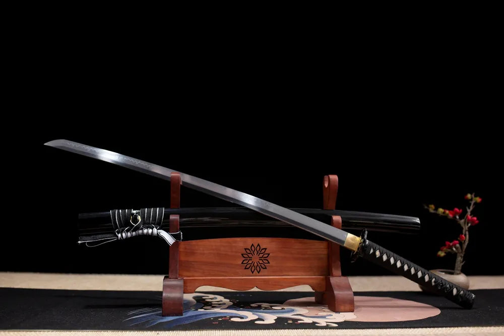 45‑angle open full‑size Black‑Widow‑Katana dark black‑widow‑spider gothic samurai katana two‑layer wooden stand front view