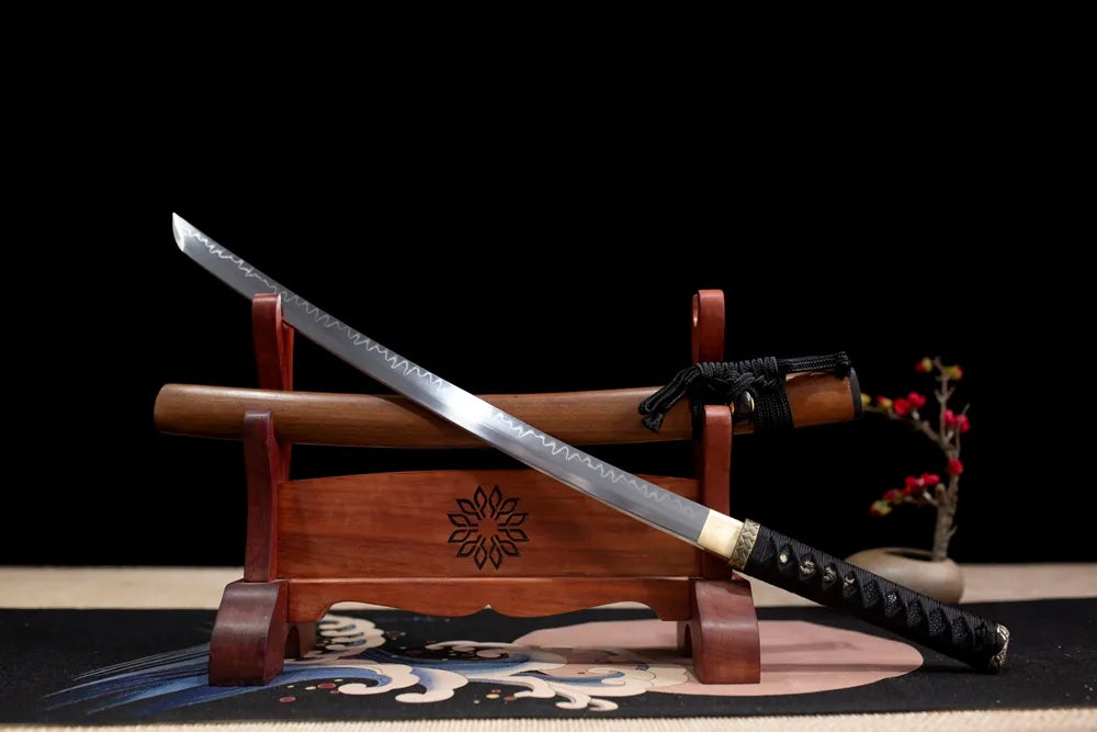 45‑angle open full‑size Counterblade‑Katana reverse‑edge combat‑concept samurai katana two‑layer wooden stand front view