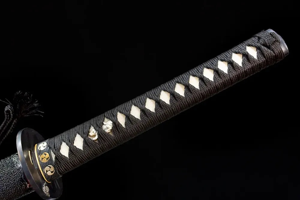 Full silver‑grey woven ito tsuka silver‑plated‑alloy tiger‑beast‑king‑relief fittings complete front shot