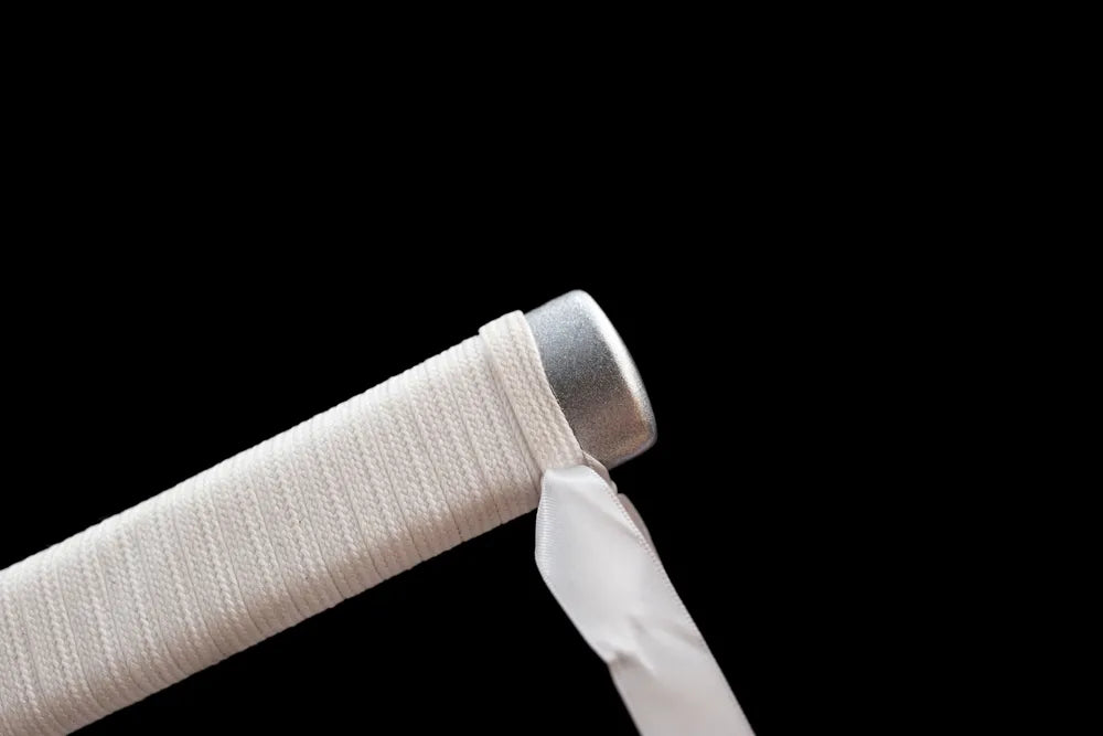 Top beast‑pattern alloy kashira pommel front close‑up