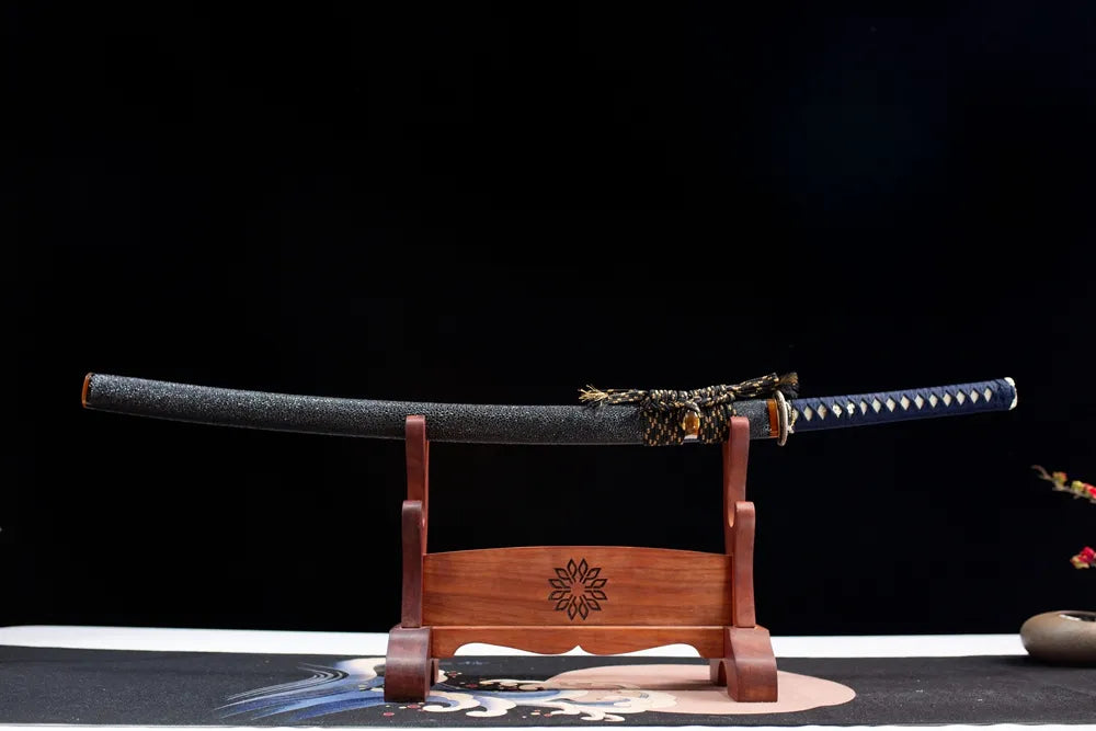 Horizontal laid closed black grain lacquer samurai sword