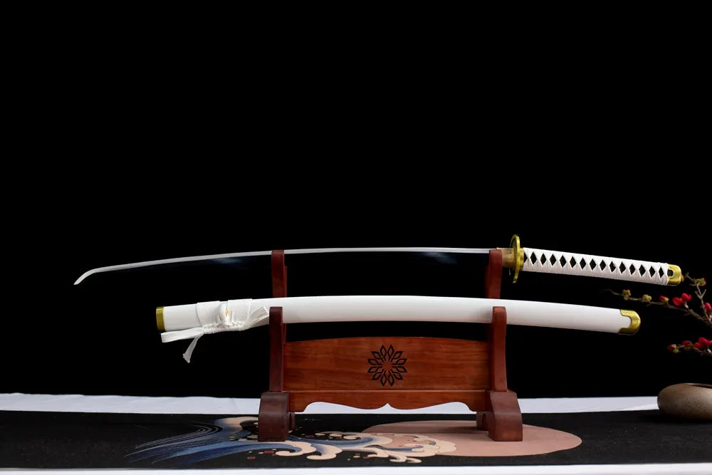 Flat fully‑drawn T10 choji clove tempered Wado Ichimonji blade wood rack