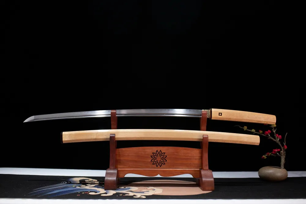Flat fully‑drawn T10 clay‑tempered suguha‑hamon Plain‑Shirasaya‑Katana blade wooden rack front shot