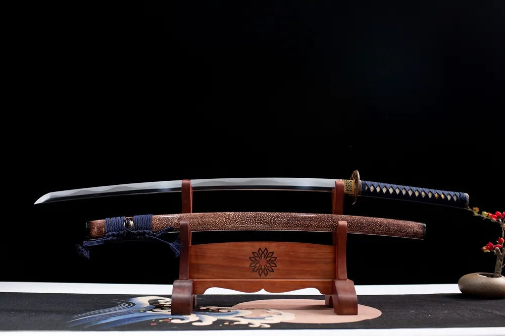 Flat display fully drawn T10 notare wave clay tempered blade