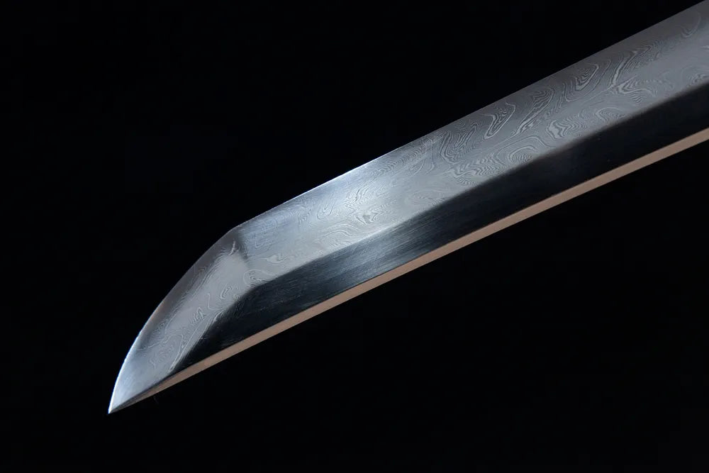 Kissaki tip closeup clear layered damascus pattern factory sharp edge	