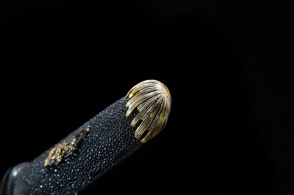 Shell shaped gilded pommel cap