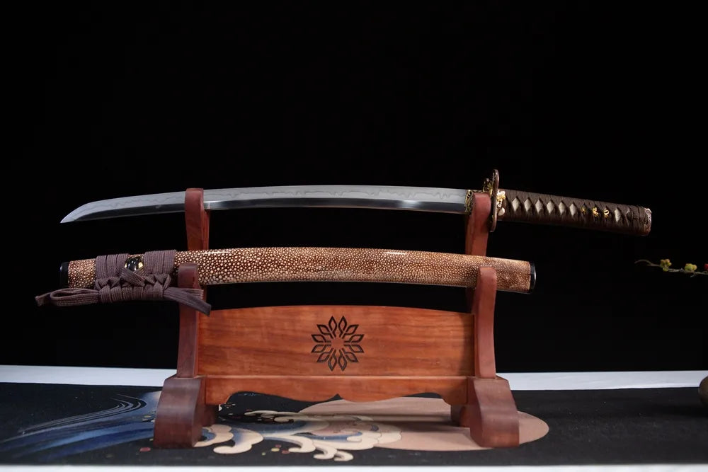 Flat lay unsheathed clay tempered blade