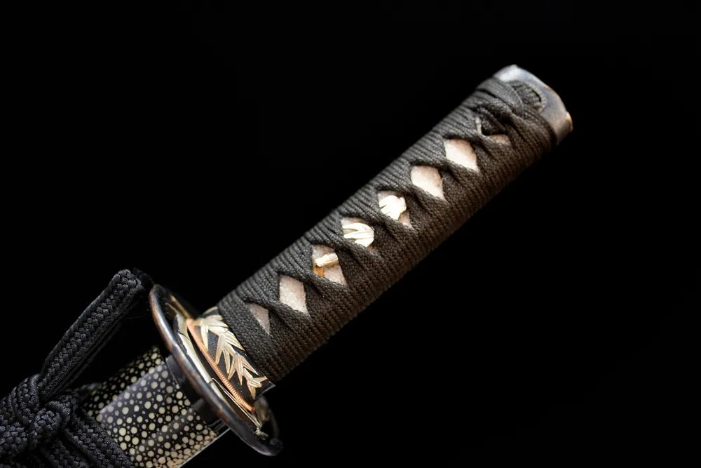 Full silver‑grey woven ito tsuka matte‑silver alloy bamboo‑joint‑relief fittings complete front shot