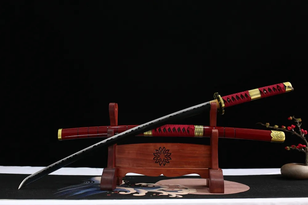 Slanted upright drawn Sandai Kitetsu one‑piece sword wooden shelf front view