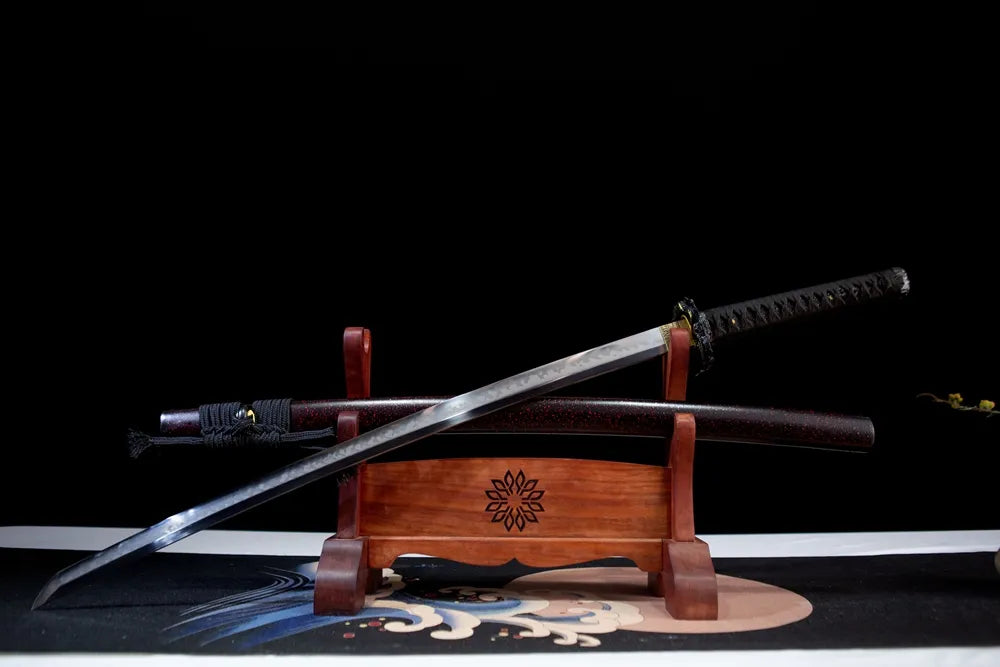 Overall photo with the blade pointing towards the bottom left