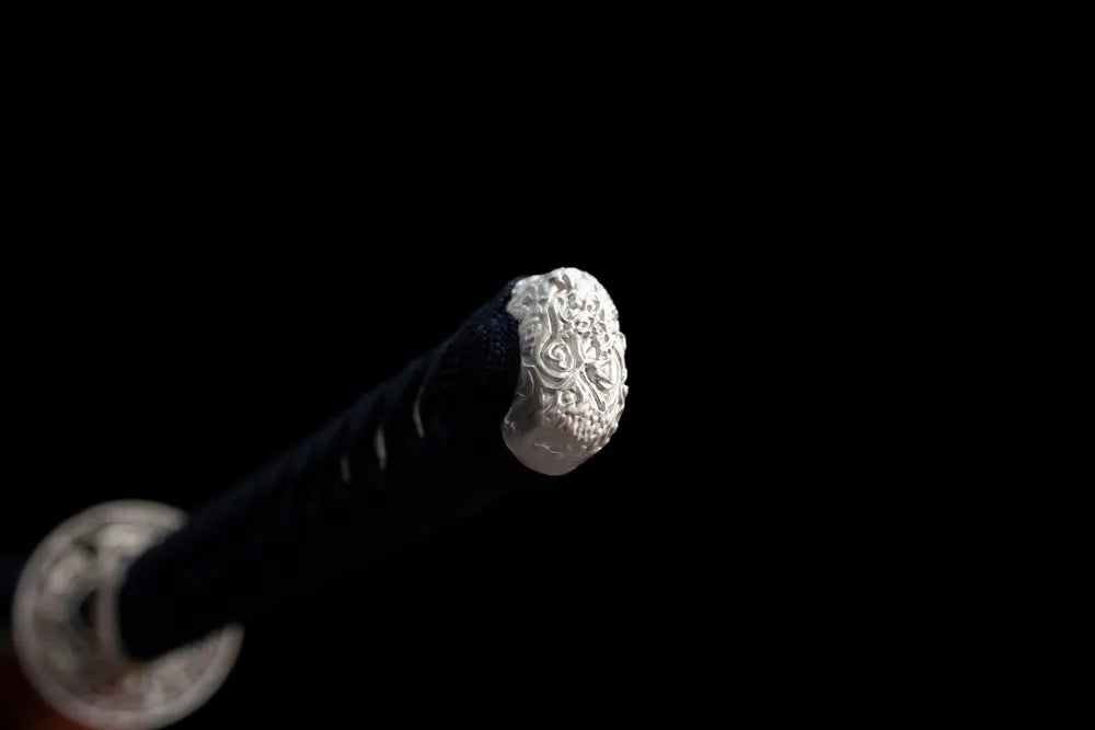 Plum‑blossom carved alloy pommel‑cap detail shot