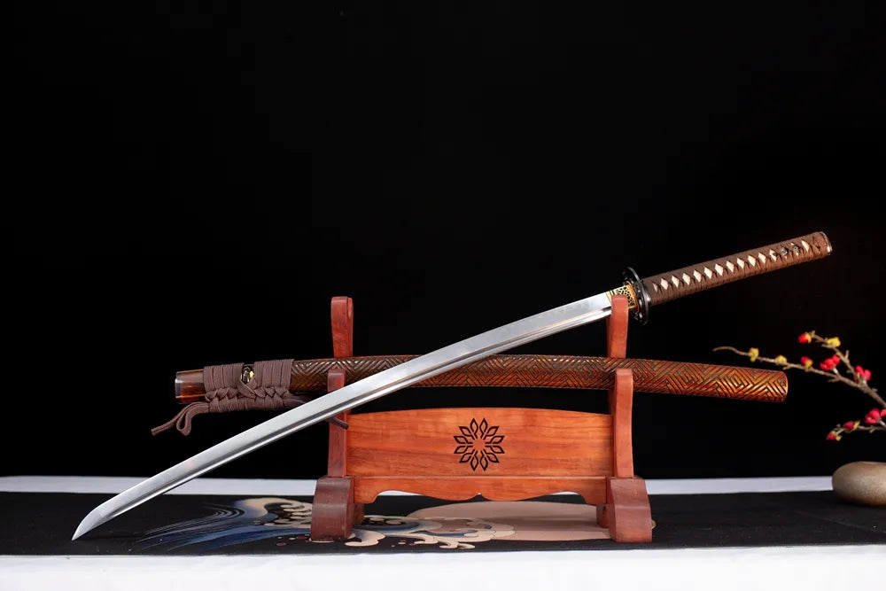 Slanted upright drawn Tuoyuan‑Katana tuoyuan‑practical‑workman‑art katana wooden shelf front perspective