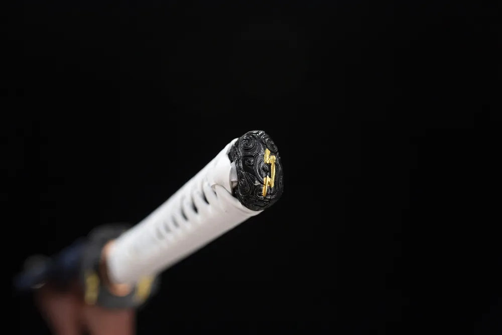 Cloud‑motif black‑gold aged‑alloy pommel‑cap detail shot long katana