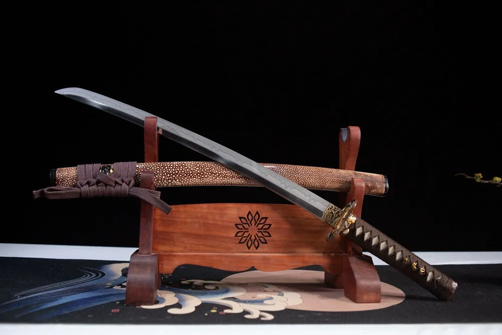 45 angle open mid wakizashi full view