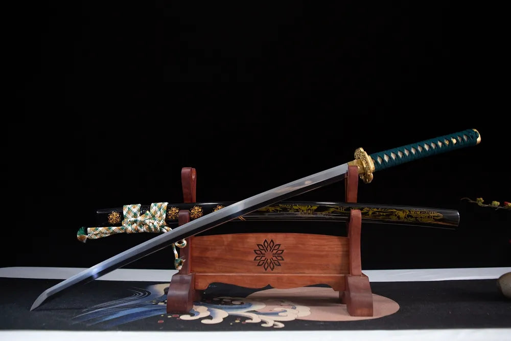 Overall photo with the blade pointing towards the bottom left