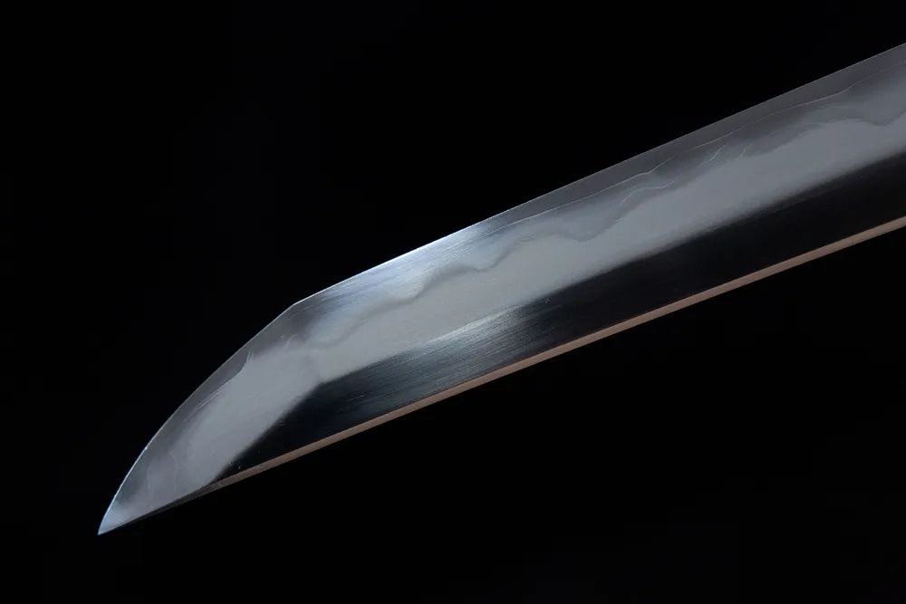 Kissaki tip closeup clear cloud notare hamon factory sharp edge