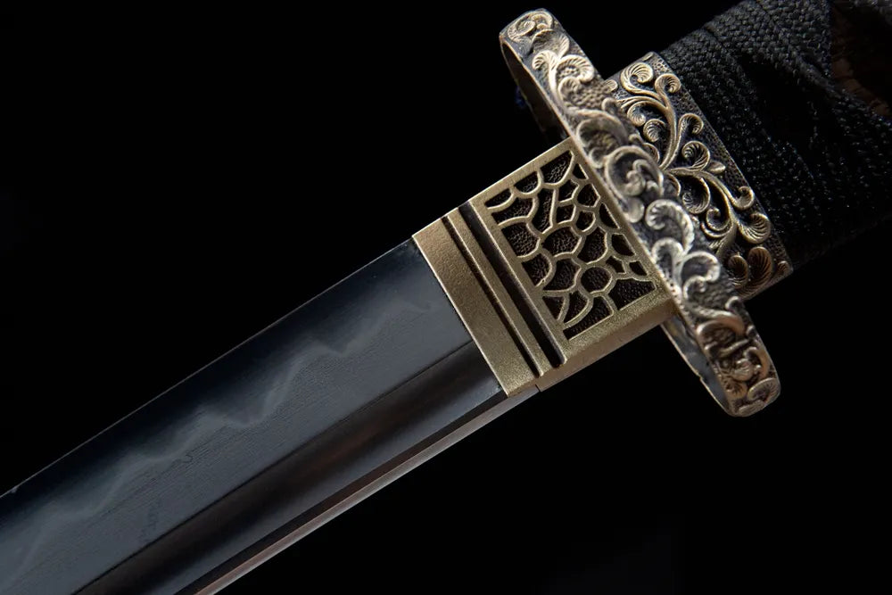 Upper long blade closeup neat notare wave hamon near solid copper yihe habaki