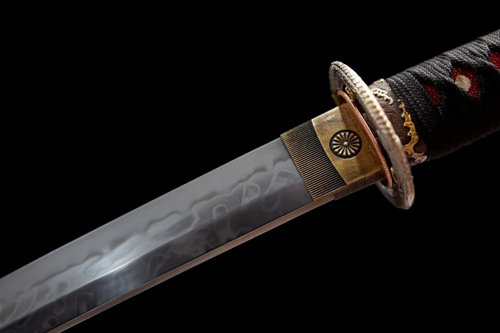 Upper folded damascus water grain blade silver cloud habaki close-up