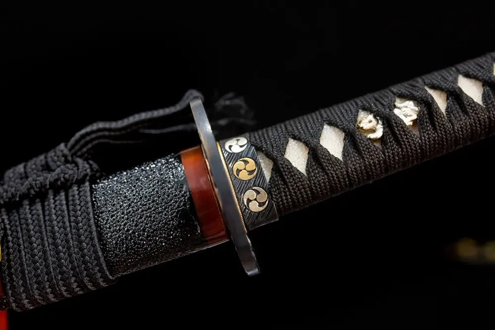 Tiger‑beast‑king‑relief silver‑plated‑alloy fuchi grip‑ring macro close‑up