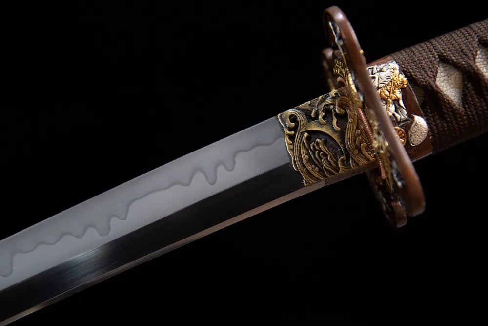Upper sanbonsugi hamon blade close-up