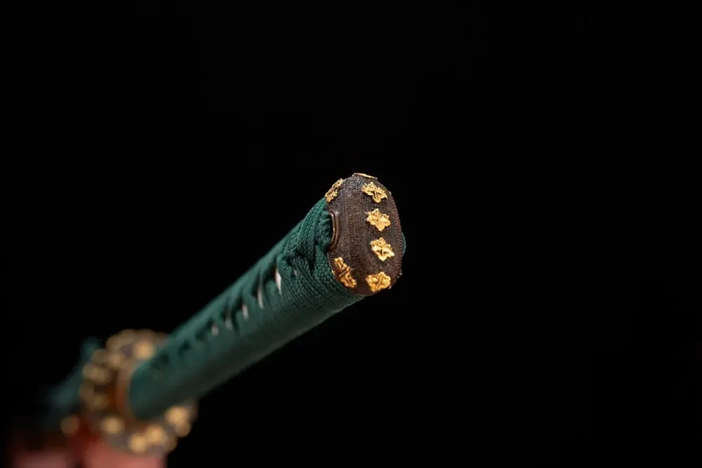 3D‑sculpted autumn‑maple‑leaf gilded‑bronze pommel‑cap detail shot