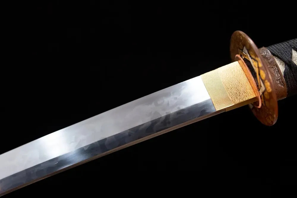 Upper T10 clay‑tempered katana blade brass habaki gunome‑choji peacock‑plumage layered‑serrated hamon temper‑line macro close‑up