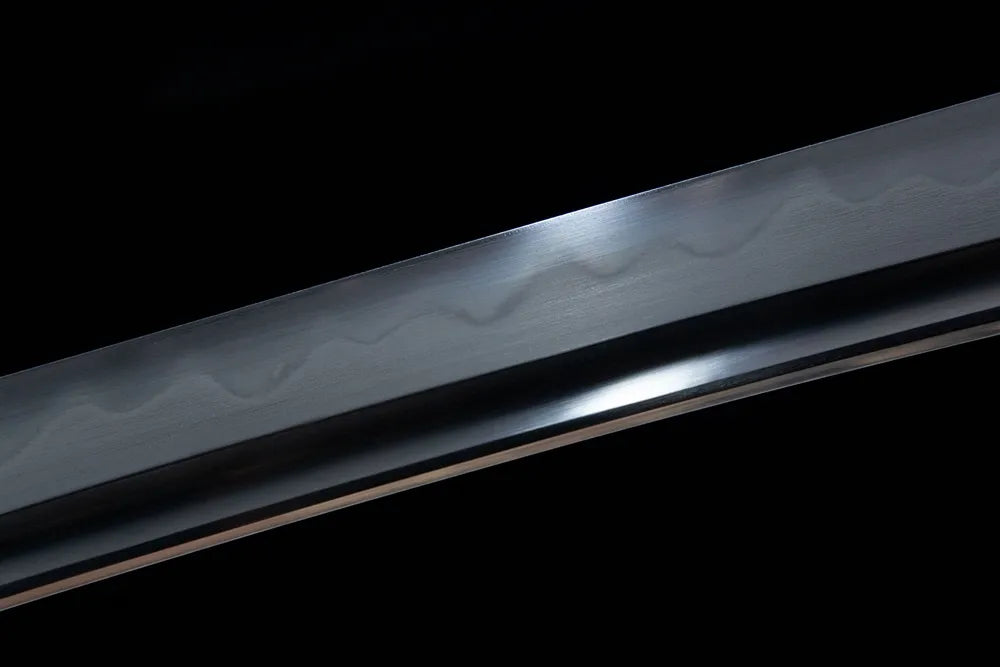 Middle long blade detail uniform rounded notare temper grain polished T10 steel surface