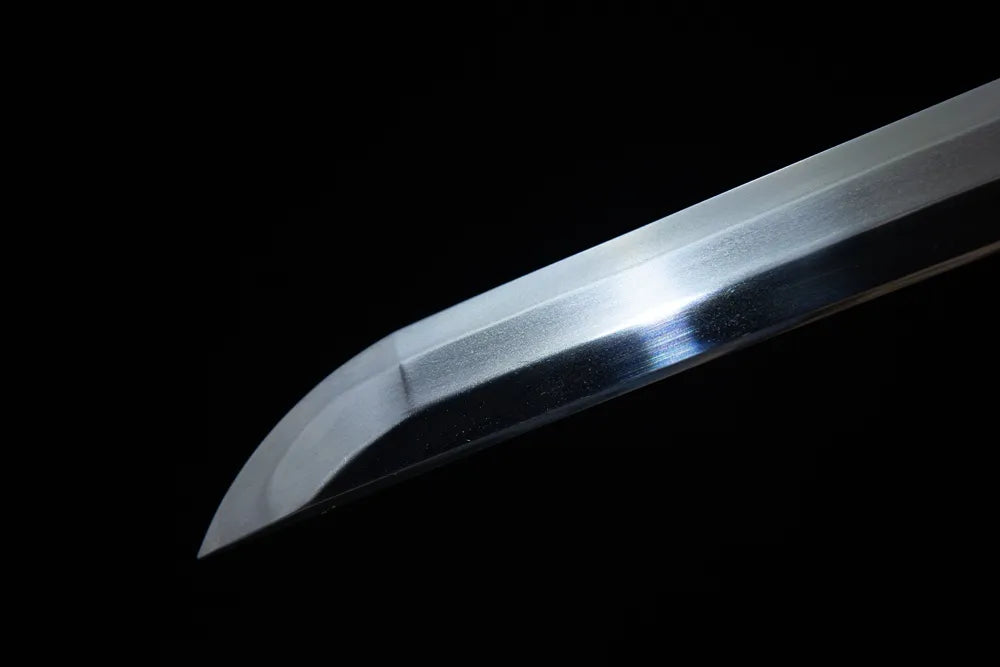 Sharp notarekomi kissaki blade tip close shot