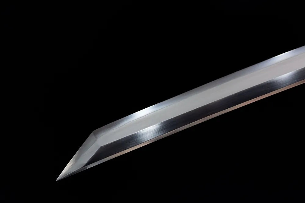 Sharp notarekomi kissaki blade tip macro shot