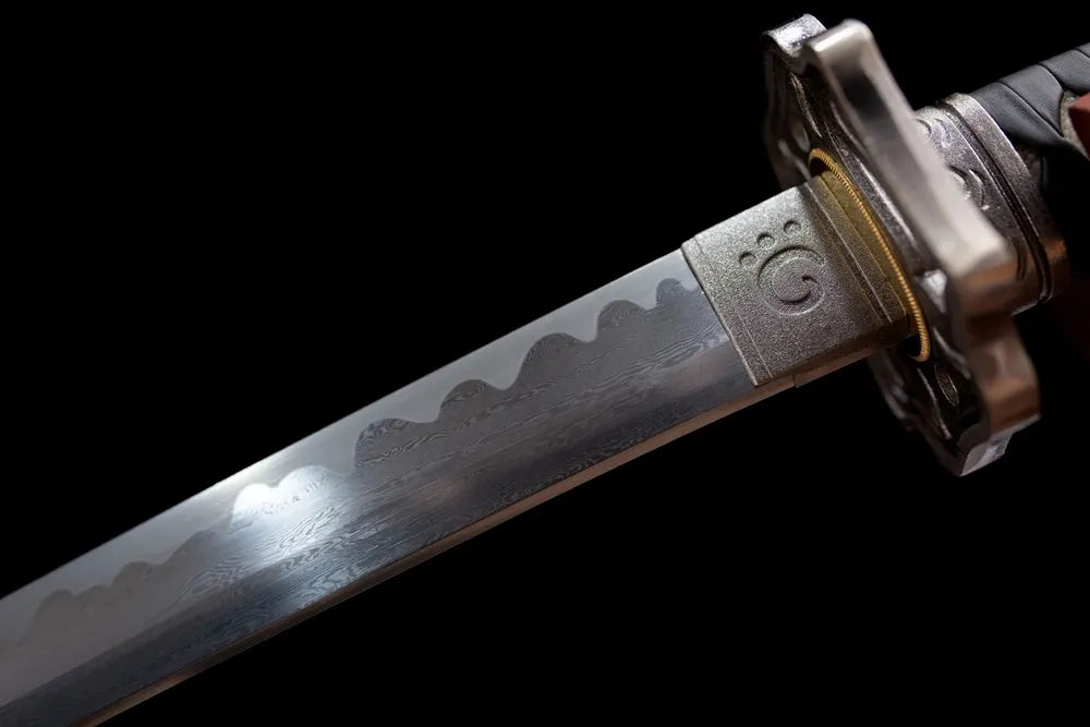 Upper choji wave hamon retro silver habaki close-up