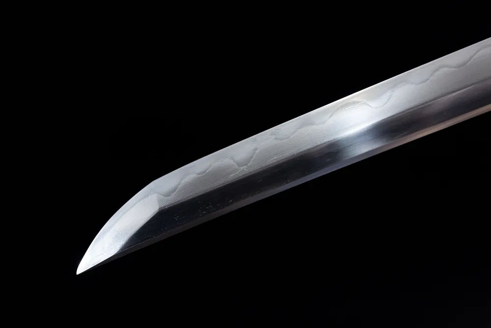 Smooth notarekomi kissaki blade tip close view