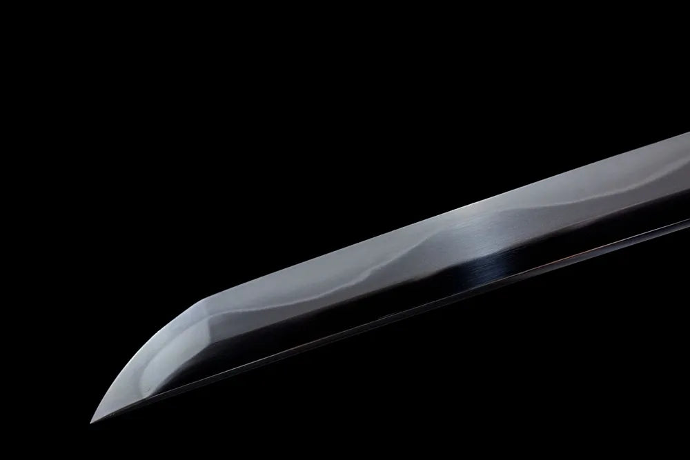 Smooth notarekomi kissaki blade tip close view