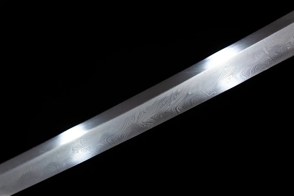 Damascus pattern and hamon in the middle of the blade