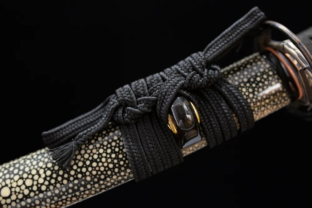 Thin silver‑grey plain‑braided sageo cord matte‑silver alloy fitting macro close‑up
