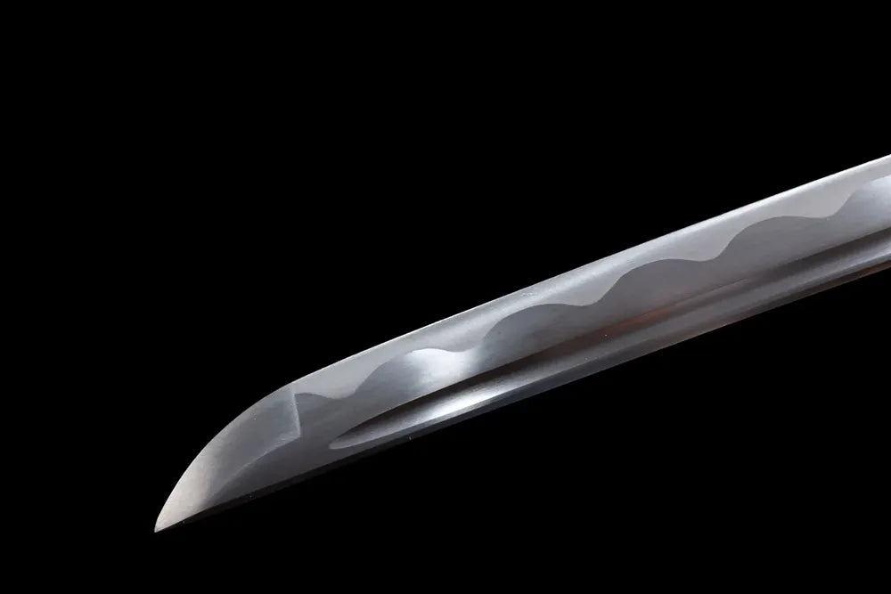 Sharp smooth notare kissaki Sabito blade tip close view