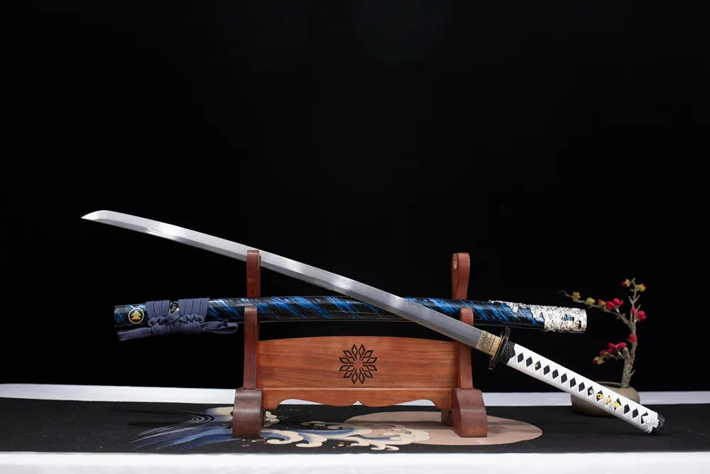 45‑angle open full‑size long Ghost‑Of‑Tsushima daisho katana two‑layer wooden stand front view