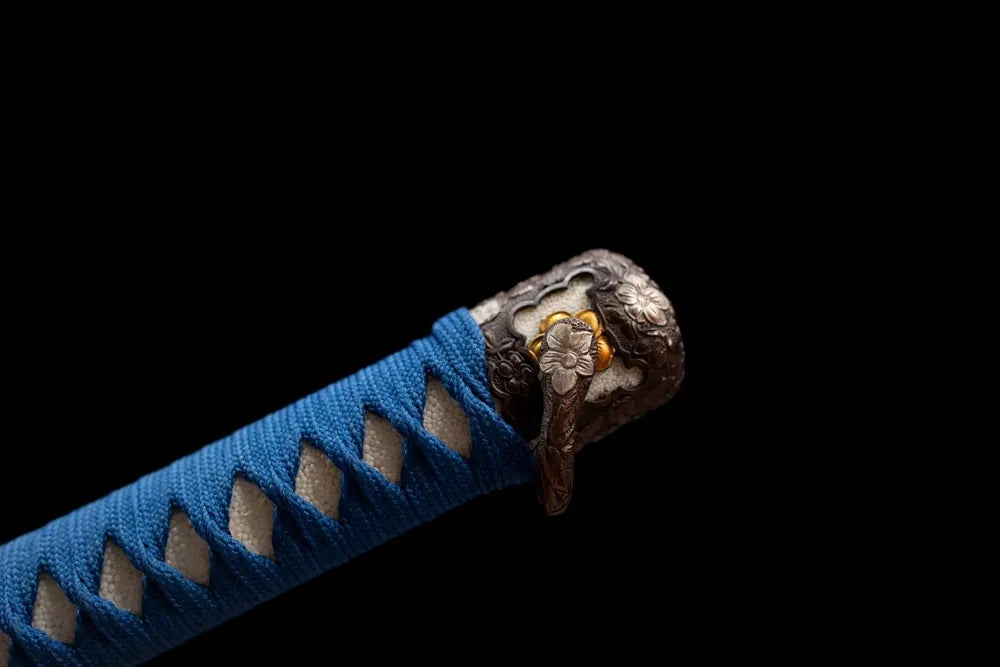 Top floral‑mon gold‑silver‑plated copper kashira pommel front close‑up