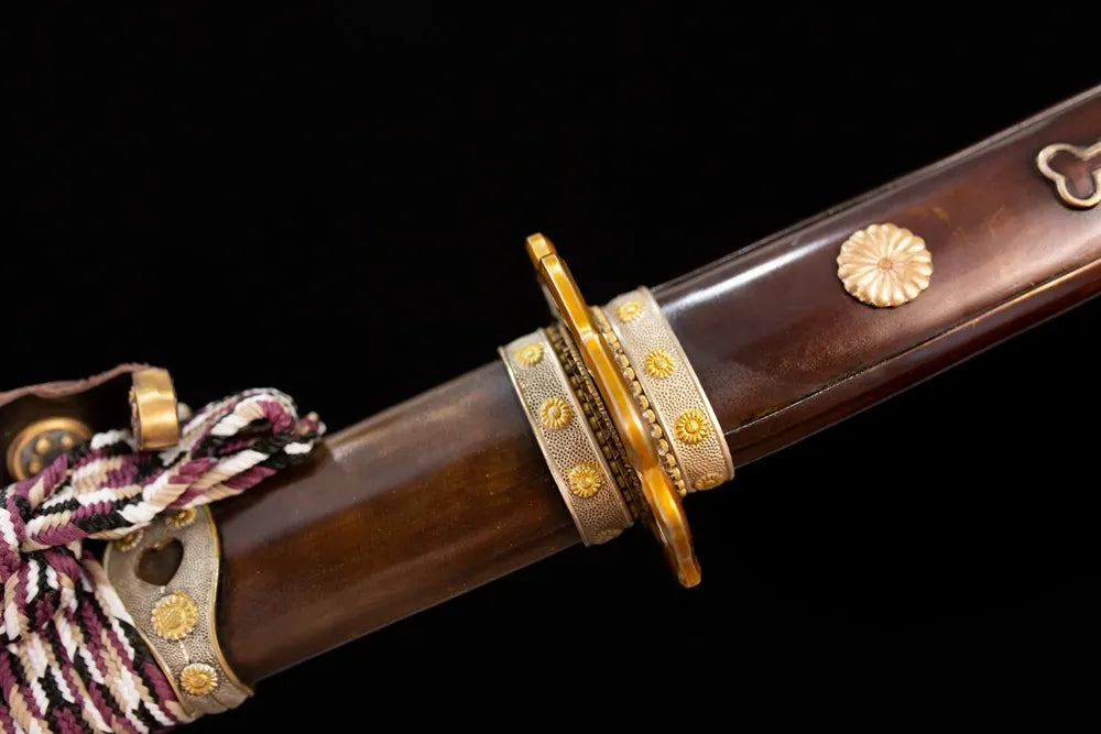 16‑petal‑royal‑chrysanthemum‑relief gilded‑vintage alloy fuchi grip‑ring macro close‑up