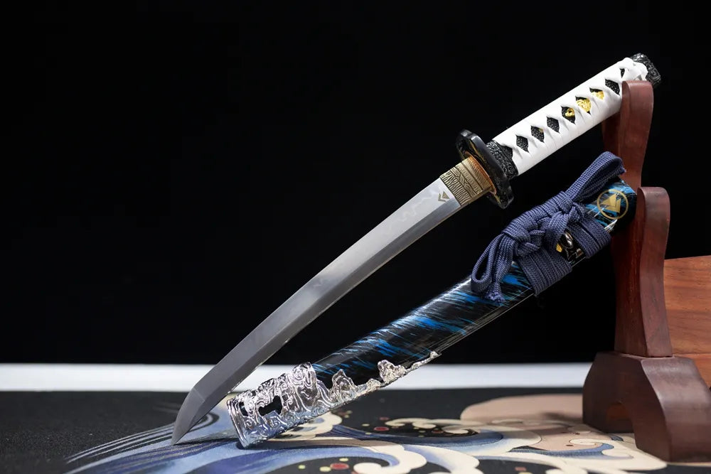 45‑angle open full‑size short Ghost‑Of‑Tsushima daisho wakizashi two‑layer wooden stand front view